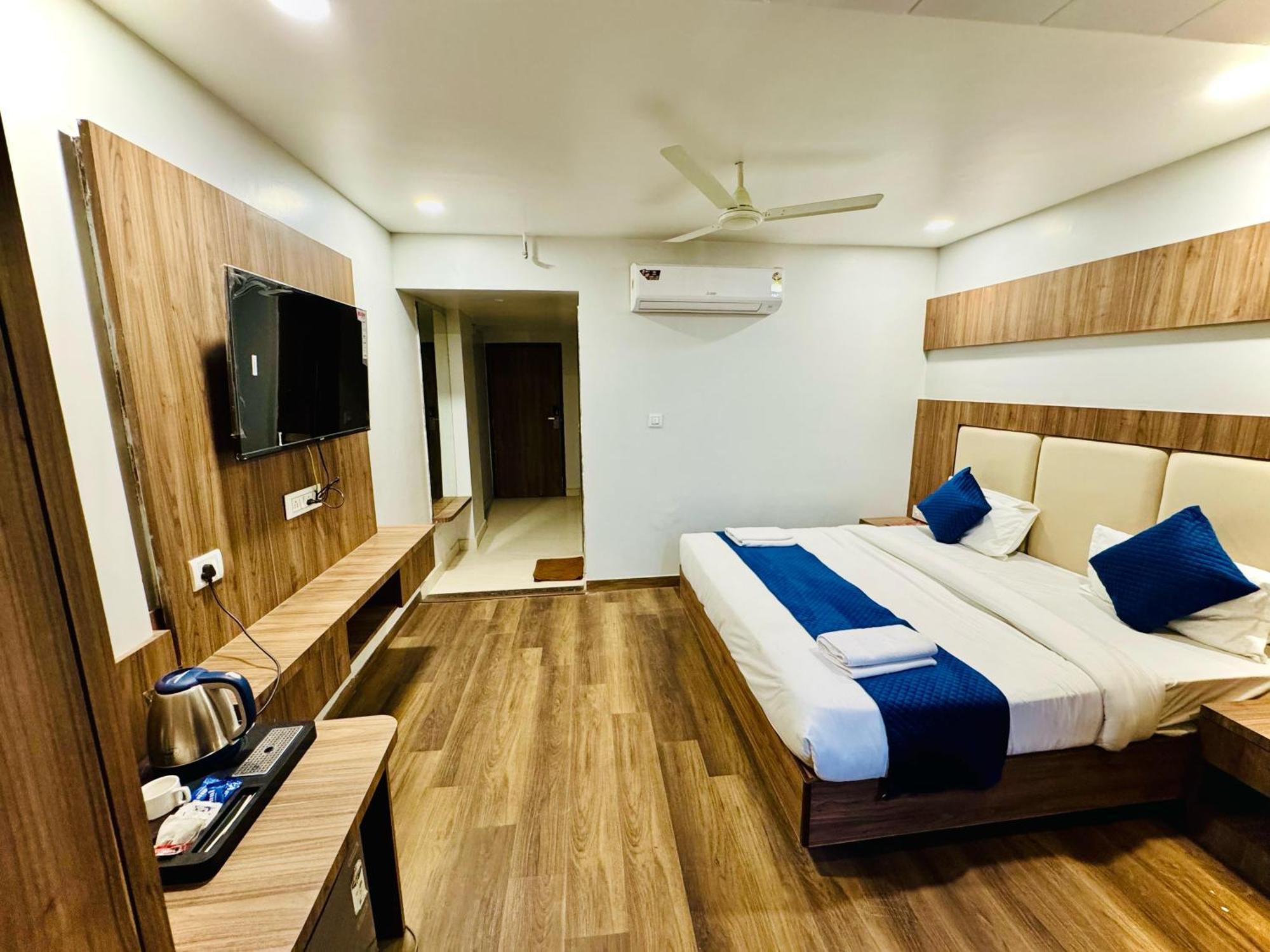 Hotel Grand Continental 3*