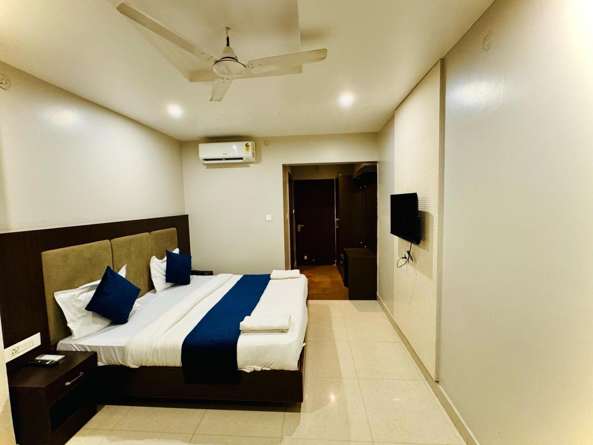 Hotel Grand Continental 3*